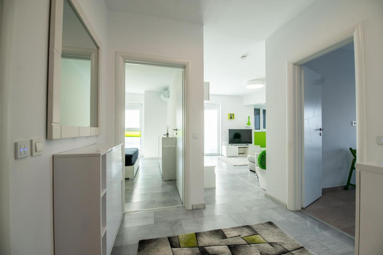 Luxury Westpark 2 Residence With Lake View Bucharest Exterior photo